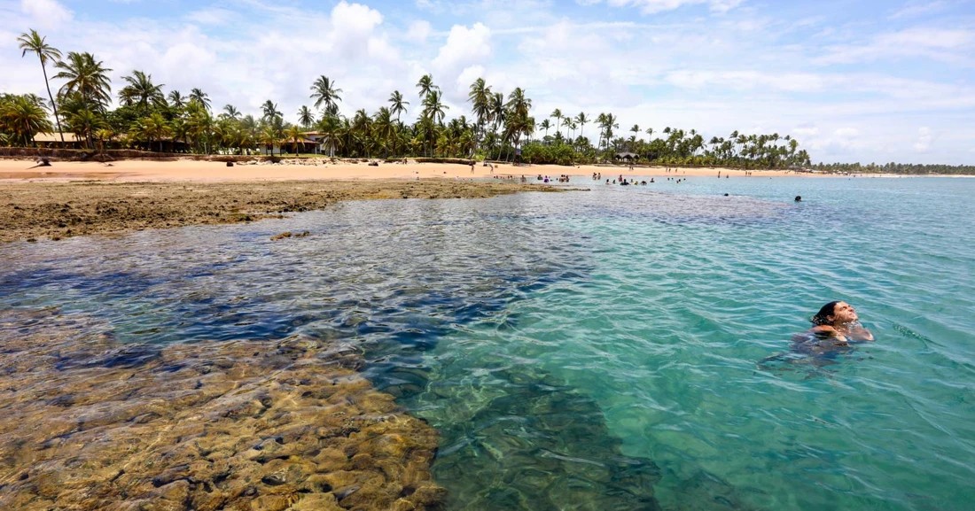 Águas transparentes e piscinas naturais de Barra Grande